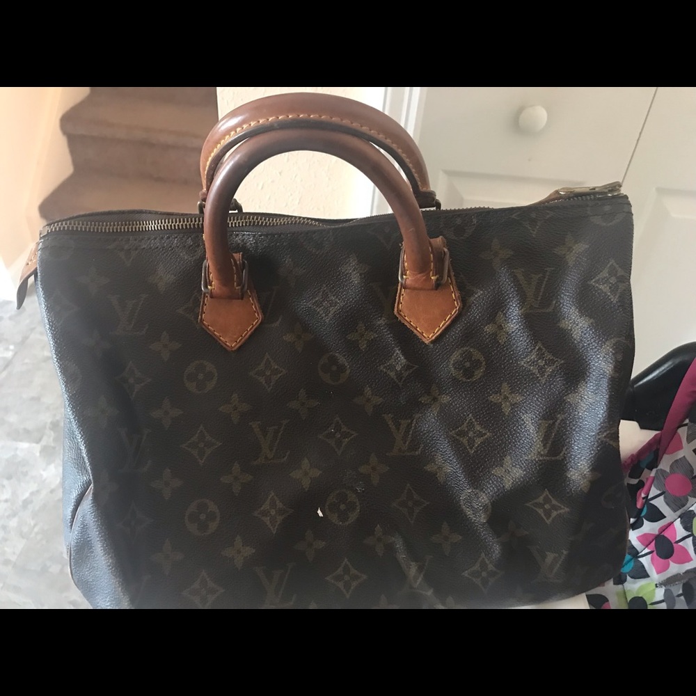 Louis Vuitton bag. Pre-owned and used item. - Picture 5 of 7